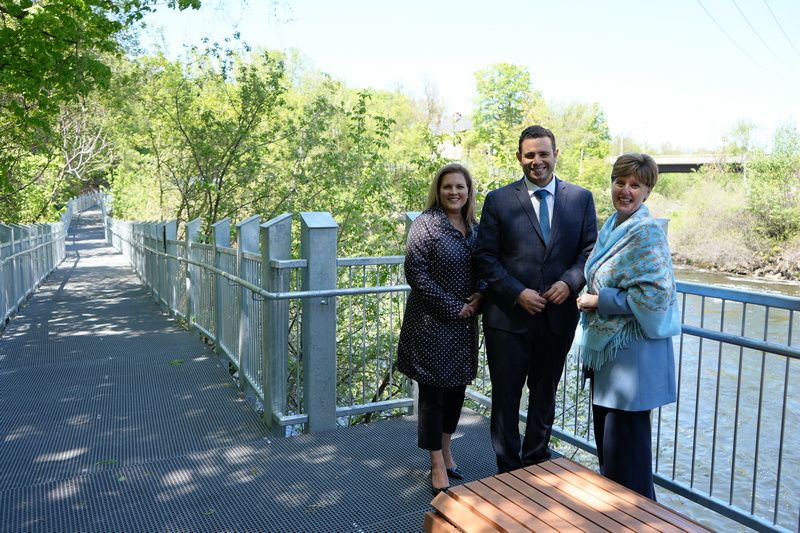 Trois belvédères et une vue unique: la passerelle de la rivière Magog rouvre